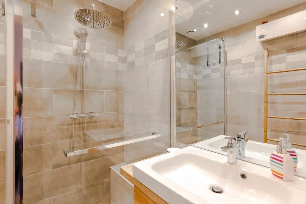 French Riviera 1 Bedroom On The Beach Facing Cannes Théoule-sur-Mer Εξωτερικό φωτογραφία