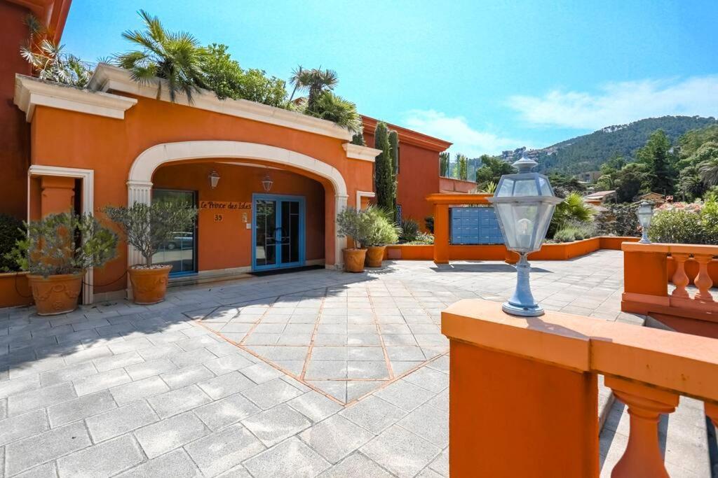 French Riviera 1 Bedroom On The Beach Facing Cannes Théoule-sur-Mer Εξωτερικό φωτογραφία